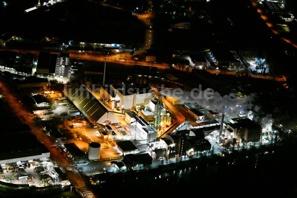 Nachtluftbild Hamburg - Nachtluftbild Kraftwerksanlagen des Heizkraftwerkes der Müllverbrennungsanlage Müllverwertung Borsigstraße GmbH in Hamburg, Deutschland