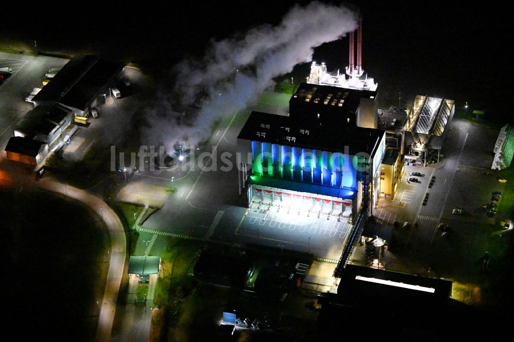 Lützen bei Nacht von oben - Nachtluftbild Kraftwerksanlagen des Heizkraftwerkes der Müllverbrennungsanlage Prezero Energy Zorbau in Zorbau im Bundesland Sachsen-Anhalt, Deutschland