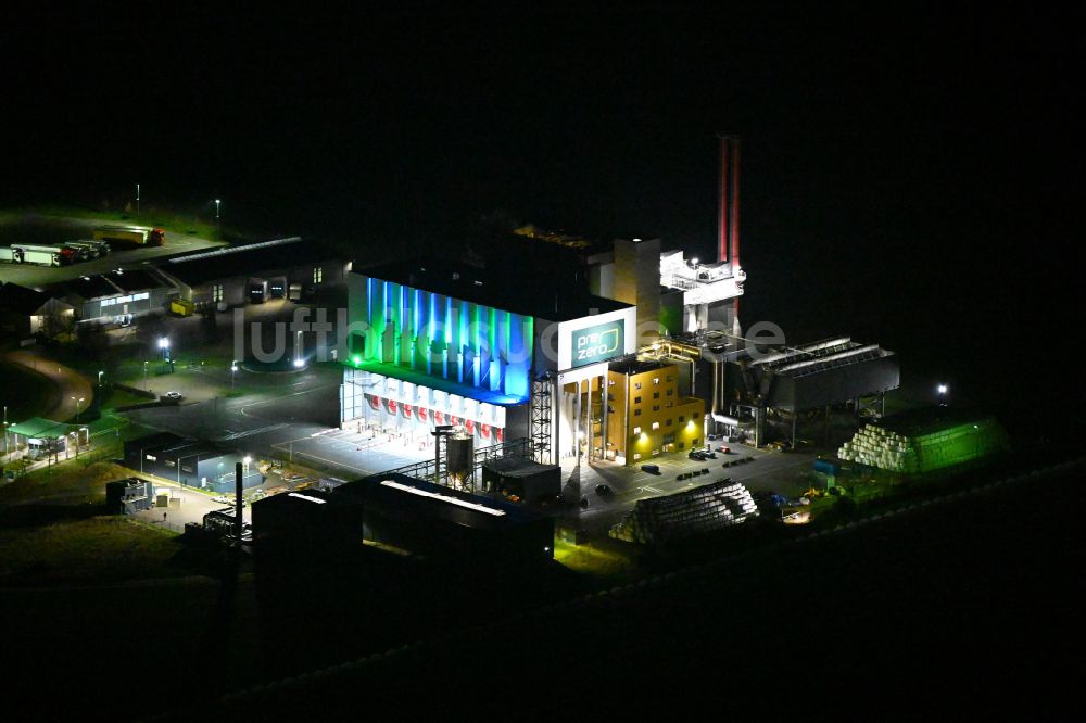 Nachtluftbild Lützen - Nachtluftbild Kraftwerksanlagen des Heizkraftwerkes der Müllverbrennungsanlage Prezero Energy Zorbau in Zorbau im Bundesland Sachsen-Anhalt, Deutschland
