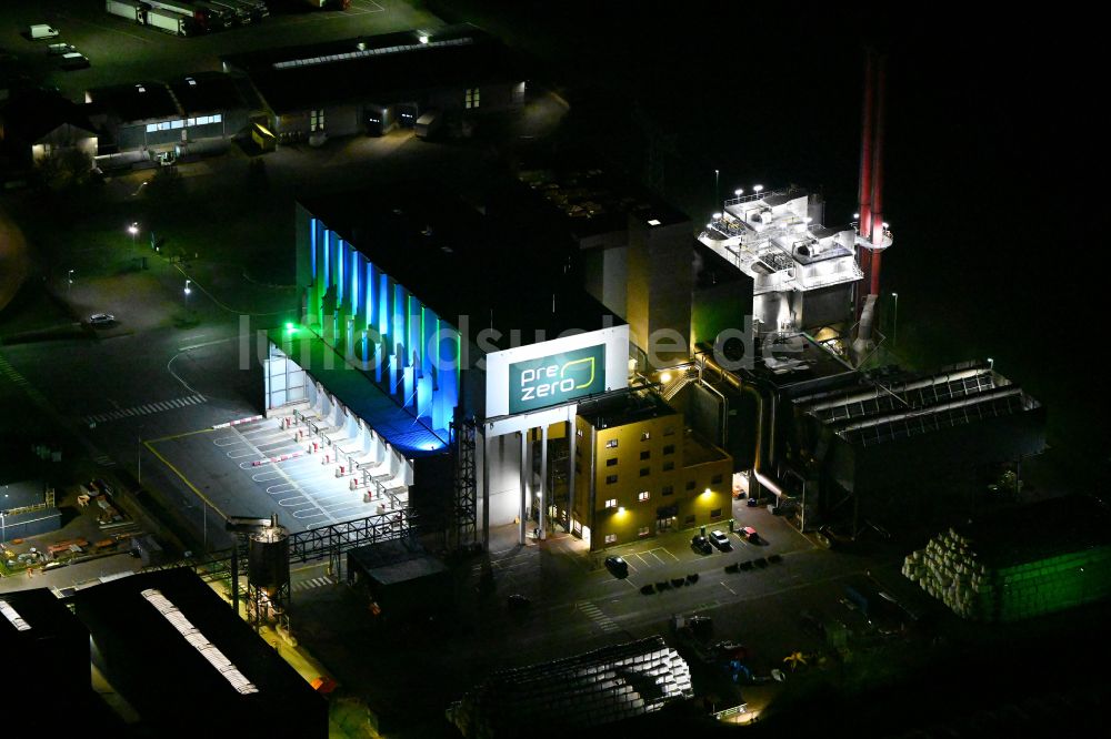 Lützen bei Nacht von oben - Nachtluftbild Kraftwerksanlagen des Heizkraftwerkes der Müllverbrennungsanlage Prezero Energy Zorbau in Zorbau im Bundesland Sachsen-Anhalt, Deutschland