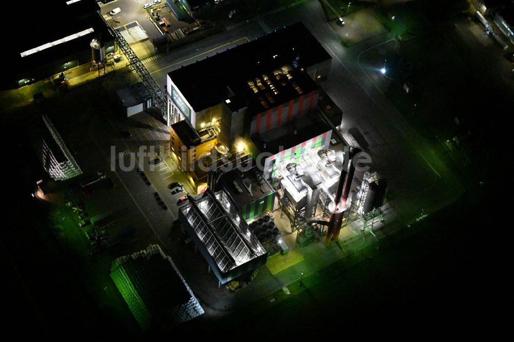 Nacht-Luftaufnahme Lützen - Nachtluftbild Kraftwerksanlagen des Heizkraftwerkes der Müllverbrennungsanlage Prezero Energy Zorbau in Zorbau im Bundesland Sachsen-Anhalt, Deutschland