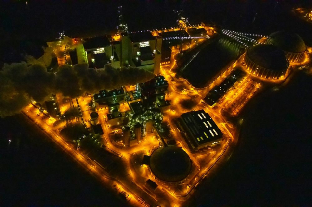 Nacht-Luftaufnahme Hamburg - Nachtluftbild Kraftwerksanlagen des Heizkraftwerkes Vattenfall Tiefstack in Hamburg Moorburg, Deutschland