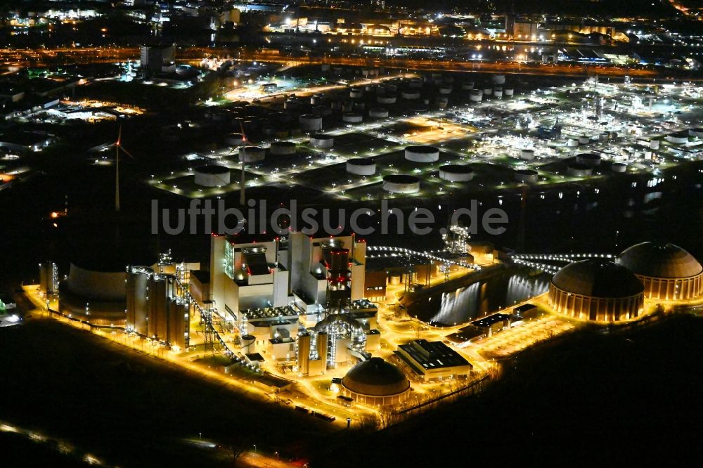 Hamburg bei Nacht von oben - Nachtluftbild Kraftwerksanlagen des Heizkraftwerkes Vattenfall Tiefstack in Hamburg Moorburg, Deutschland