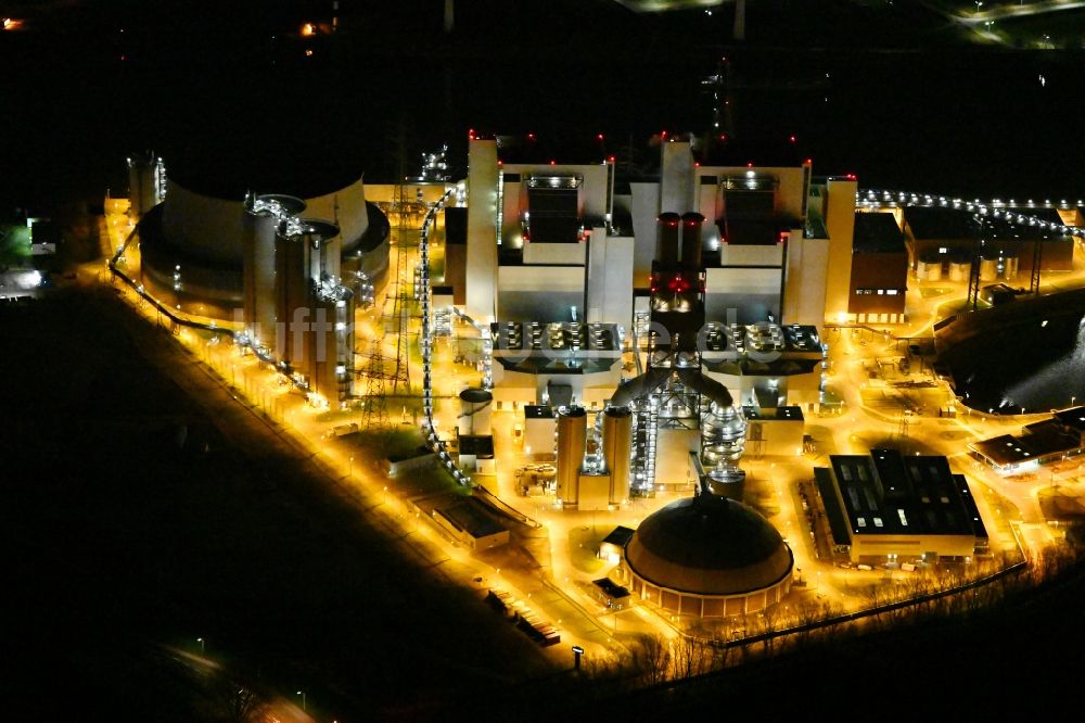 Hamburg bei Nacht von oben - Nachtluftbild Kraftwerksanlagen des Heizkraftwerkes Vattenfall Tiefstack in Hamburg Moorburg, Deutschland