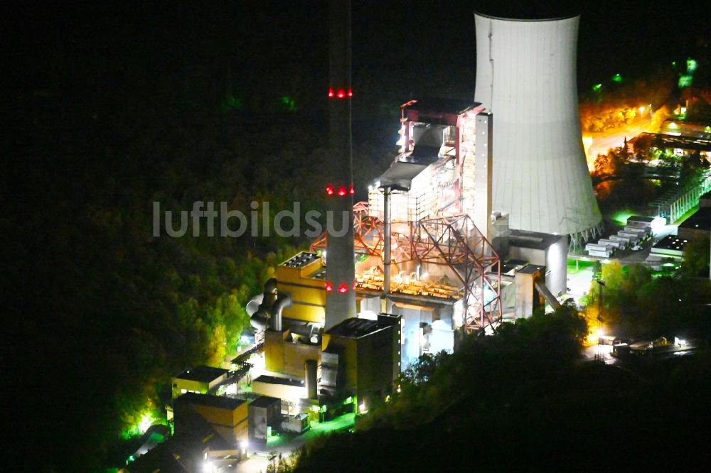 Quierschied bei Nacht von oben - Nachtluftbild Kraftwerksanlagen des Kohle- Heizkraftwerkes in Quierschied im Bundesland Saarland, Deutschland