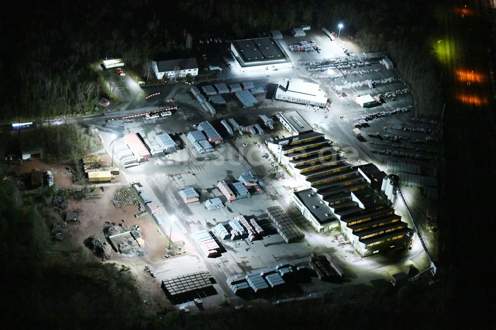 Nacht-Luftaufnahme Biederitz - Nachtluftbild Lagerfläche der Braas GmbH im Ortsteil Heyrothsberge in Biederitz im Bundesland Sachsen-Anhalt, Deutschland