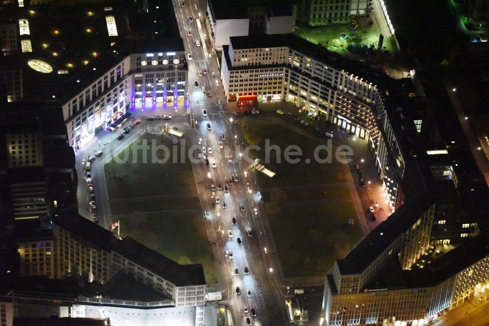 Nacht-Luftaufnahme Berlin - Nachtluftbild Leipziger Platz im Innenstadt- Zentrum in Berlin