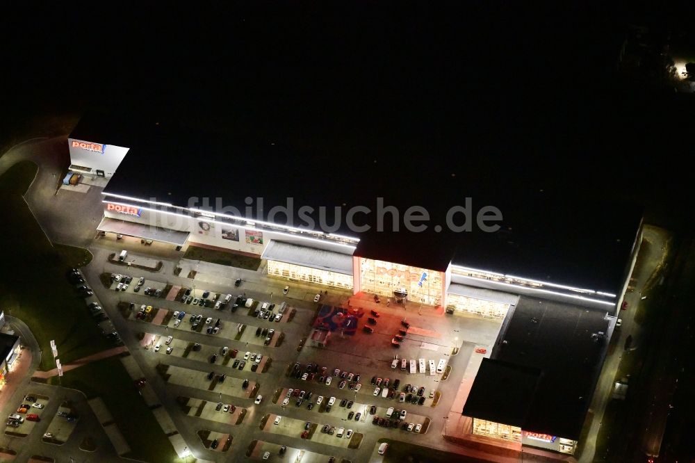 Nachtluftbild Berlin - Nachtluftbild Möbelhaus der Porta-Gruppe in Mahlsdorf in Berlin