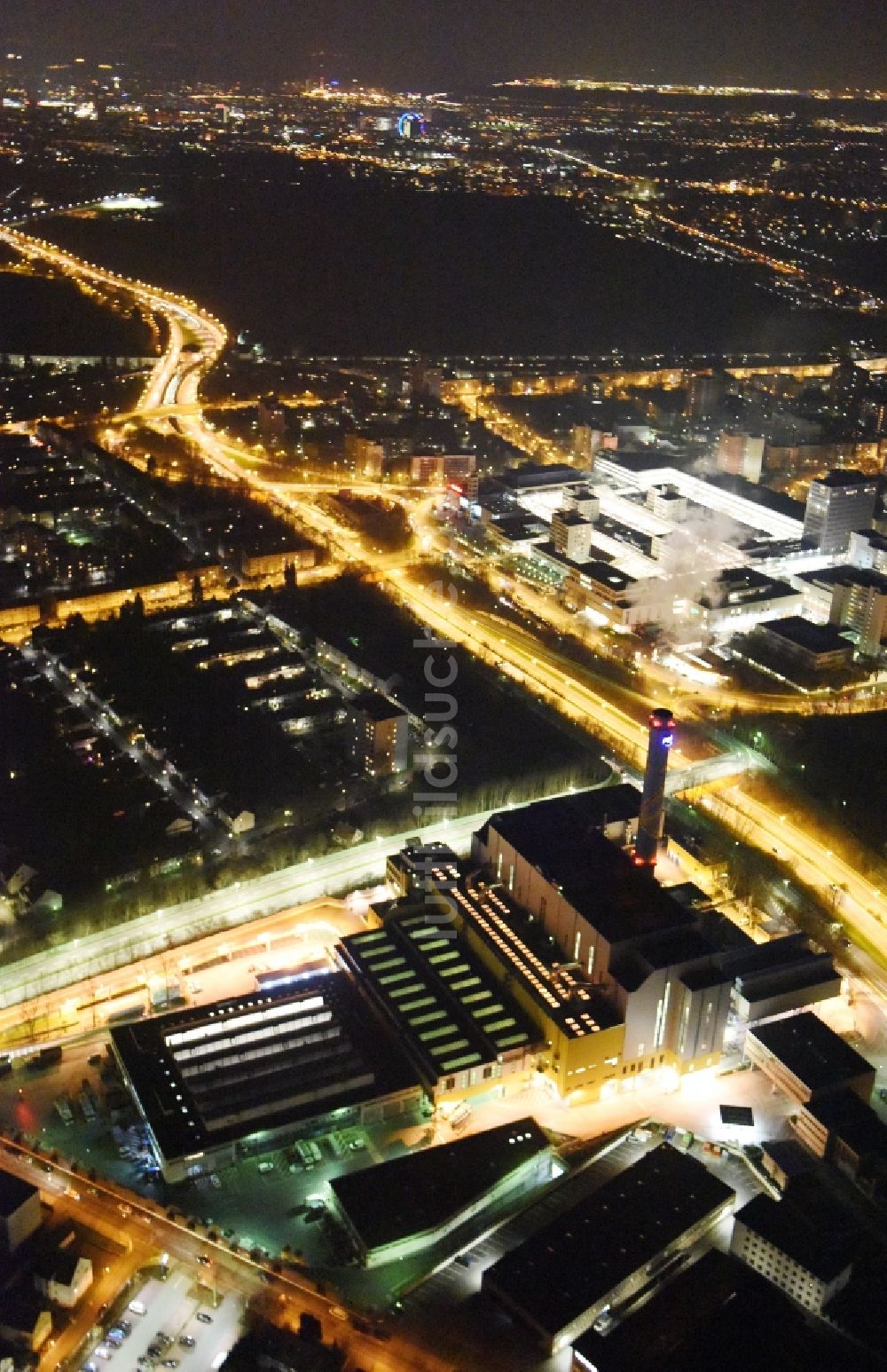 Nacht-Luftaufnahme Frankfurt am Main - Nachtluftbild MHKW - Müllheizkraftwerk Frankfurt am Main im Bundesland Hessen