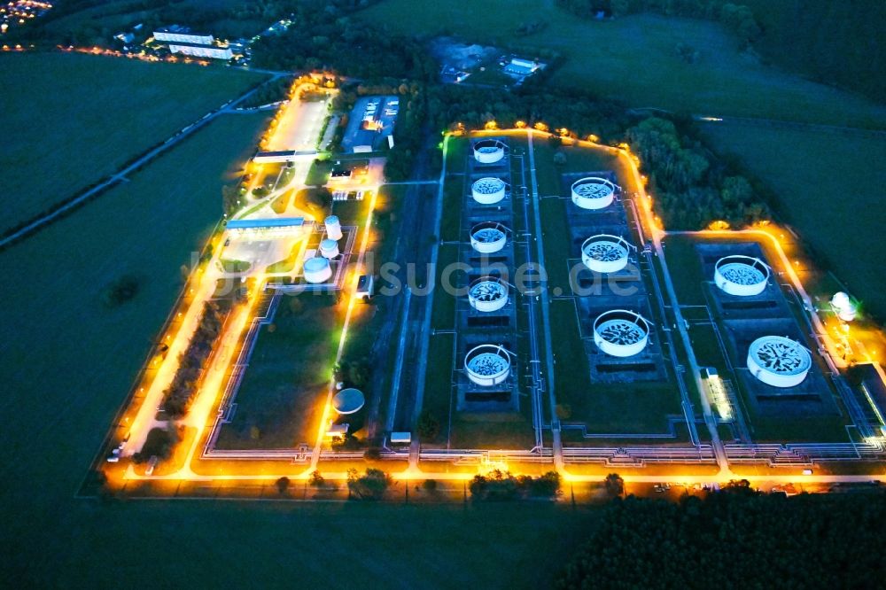 Nachtluftbild Seefeld-Löhme - Nachtluftbild Mineralöl - Hochtanklager für Benzin und Diesel- Kraftstoffe in Seefeld im Bundesland Brandenburg