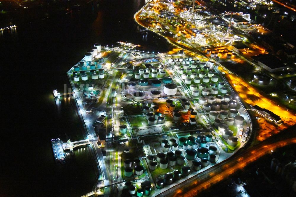 Nachtluftbild Hamburg - Nachtluftbild Mineralöl - Hochtanklager am Ölhafen in Hamburg, Deutschland