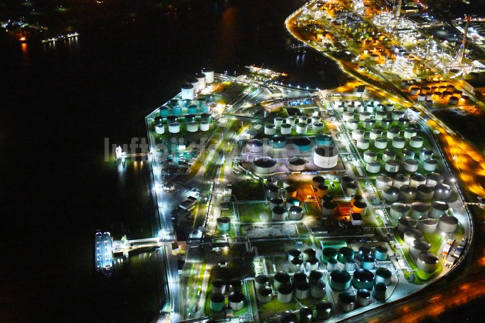 Nacht-Luftaufnahme Hamburg - Nachtluftbild Mineralöl - Hochtanklager am Ölhafen in Hamburg, Deutschland