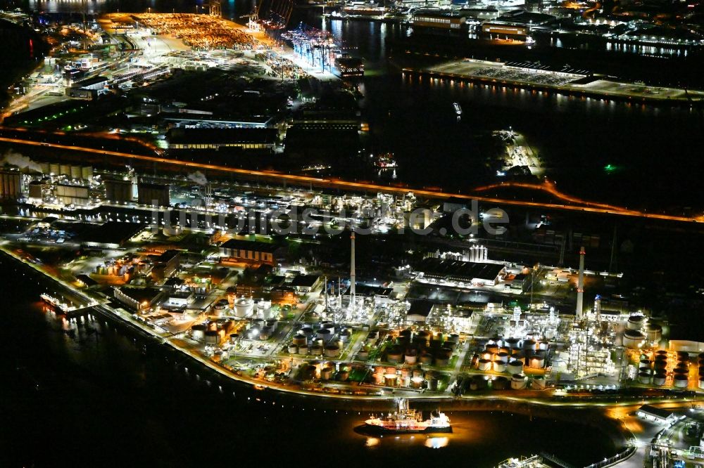 Hamburg bei Nacht von oben - Nachtluftbild Mineralöl - Hochtanklager am Ölhafen in Hamburg, Deutschland