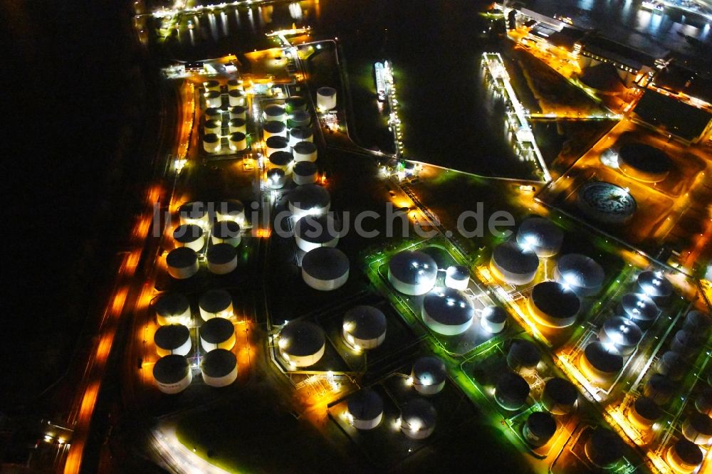 Hamburg bei Nacht von oben - Nachtluftbild Mineralöl - Hochtanklager im Ortsteil Wilhelmsburg in Hamburg, Deutschland