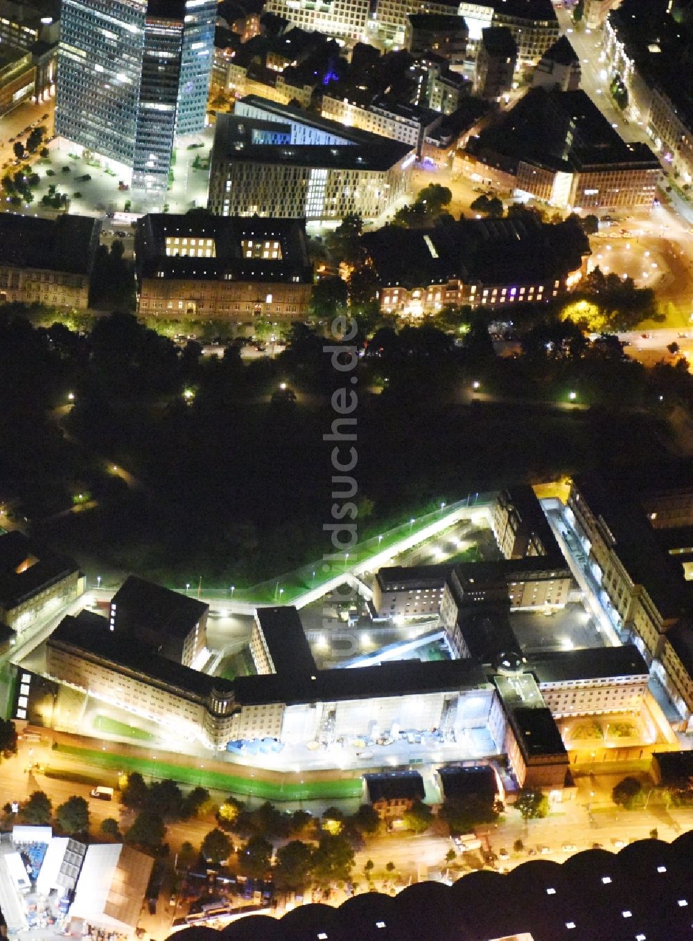Hamburg bei Nacht von oben - Nacht- Beleuchtung vom Gelände der JVA Untersuchungshaftanstalt Hamburg