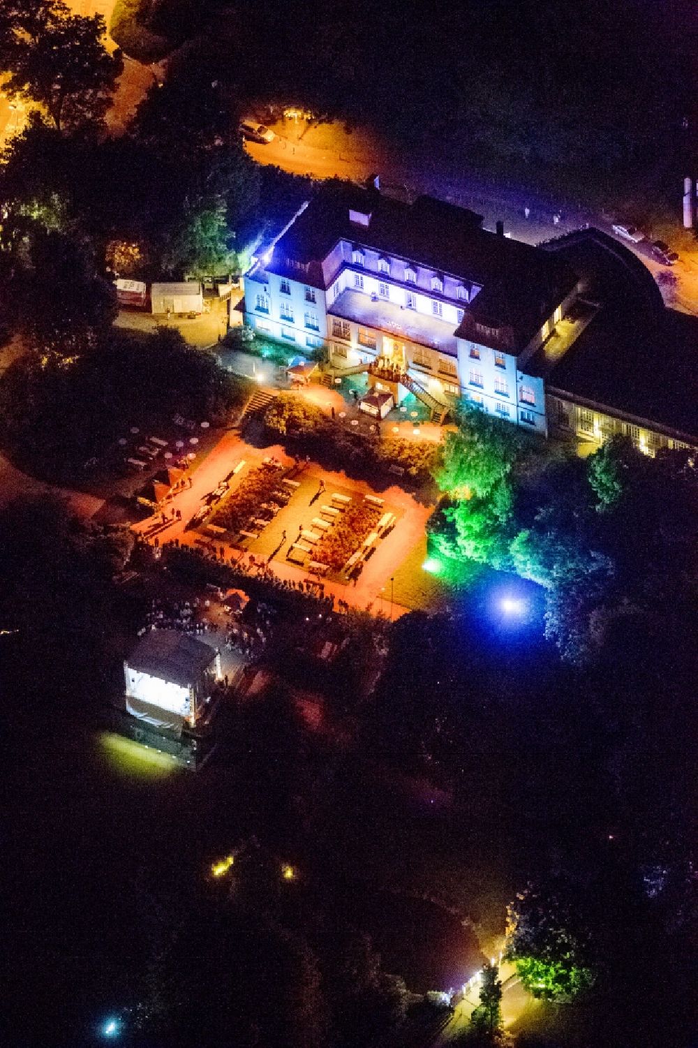 Mühlheim bei Nacht aus der Vogelperspektive: Nacht- Luftbild vom Theater an der Ruhr in Mühlheim im Rahmen der Aktion Extraschicht 2012