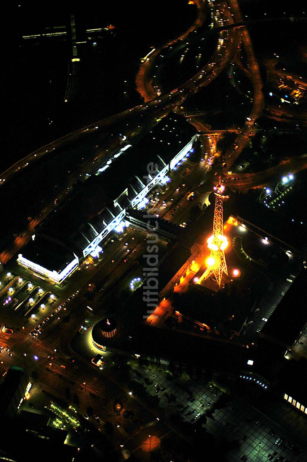 Nachtluftbild Berlin - Nachtflug über den Berliner Funkturm