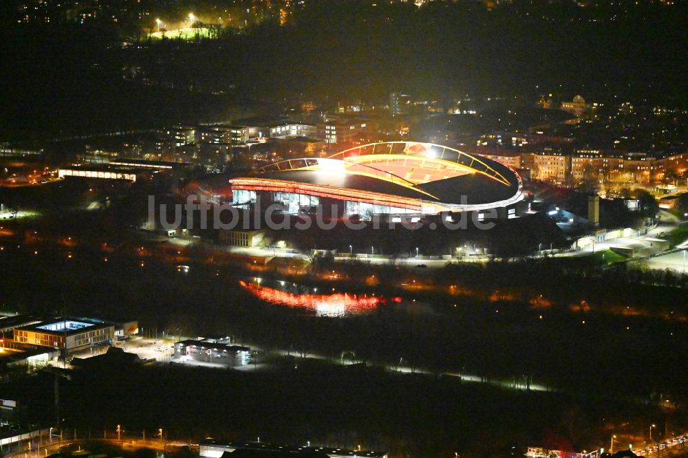Nacht-Luftaufnahme Leipzig - Nachtluftvideo Stadion Red Bull Arena in Leipzig im Bundesland Sachsen, Deutschland