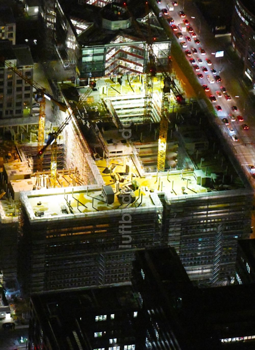 Nachtluftbild Hamburg - Nachtluftbild Neubau eines Büro- und Geschäftshauses der Olympus Campus in Hamburg, Deutschland