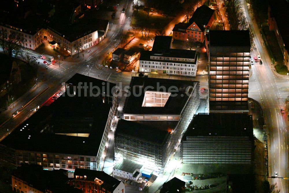 Jena bei Nacht aus der Vogelperspektive: Nachtluftbild Neubau des Campus Inselplatz in Jena im Bundesland Thüringen, Deutschland