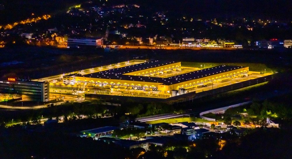 Nacht-Luftaufnahme Bochum - Nachtluftbild Neubau eines DHL- Hub- Gebäudekomplexes auf dem Gelände des Logistikzentrums im Entwicklungsgebiet MARK 51°7 in Bochum im Bundesland Nordrhein-Westfalen, Deutschland