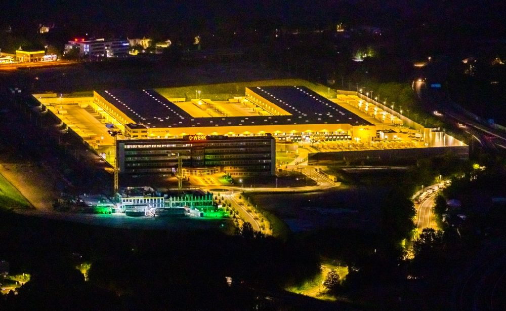 Nachtluftbild Bochum - Nachtluftbild Neubau eines DHL- Hub- Gebäudekomplexes auf dem Gelände des Logistikzentrums im Entwicklungsgebiet MARK 51°7 in Bochum im Bundesland Nordrhein-Westfalen, Deutschland