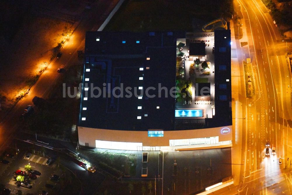 Nacht-Luftaufnahme Potsdam - Nachtluftbild Neubau eines Freizeitbades mit Schwimmhalle in Potsdam im Bundesland Brandenburg