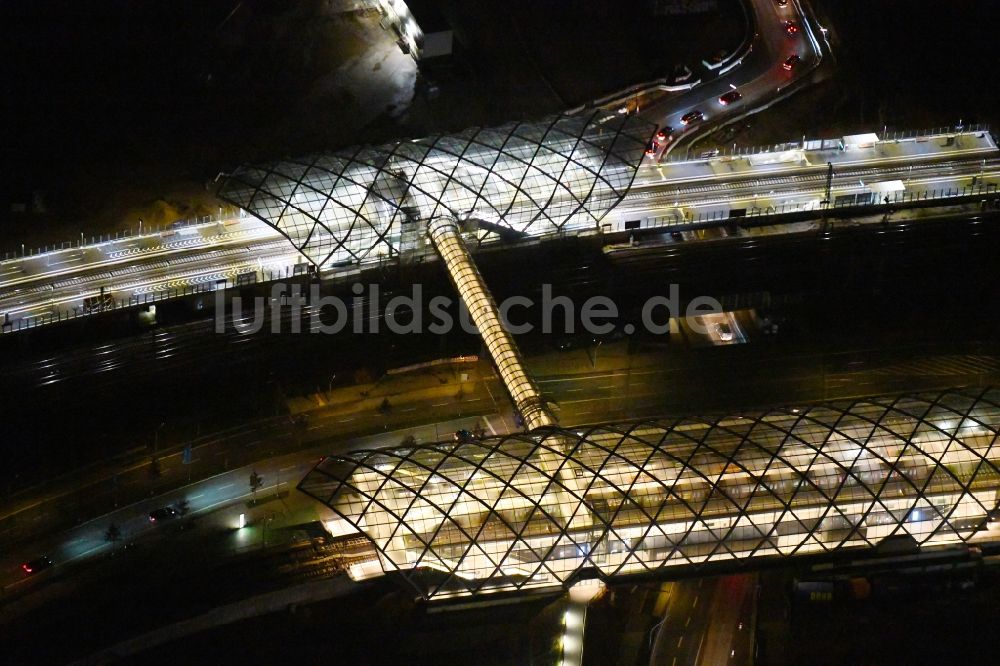 Hamburg bei Nacht aus der Vogelperspektive: Nachtluftbild Neubau der Haltestelle Elbbrücken der U-Bahn in Hamburg, Deutschland