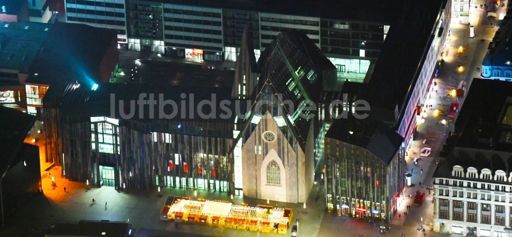 Nacht-Luftaufnahme Leipzig - Nachtluftbild Neubau des Hauptgebäudes der Universität UNI Leipzig im Bundesland Sachsen