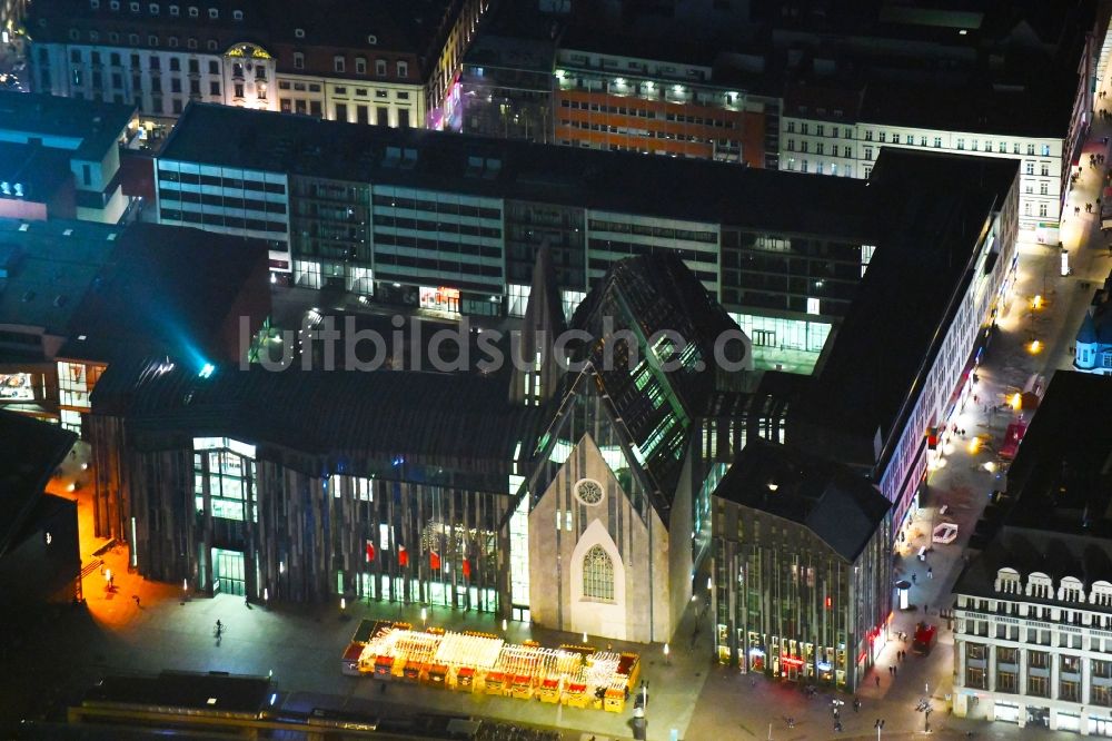 Leipzig bei Nacht von oben - Nachtluftbild Neubau des Hauptgebäudes der Universität UNI Leipzig im Bundesland Sachsen