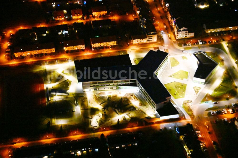 Nachtluftbild Hönow - Nachtluftbild Neubau OTZ Ortsteilzentrum in Hönow im Bundesland Brandenburg, Deutschland
