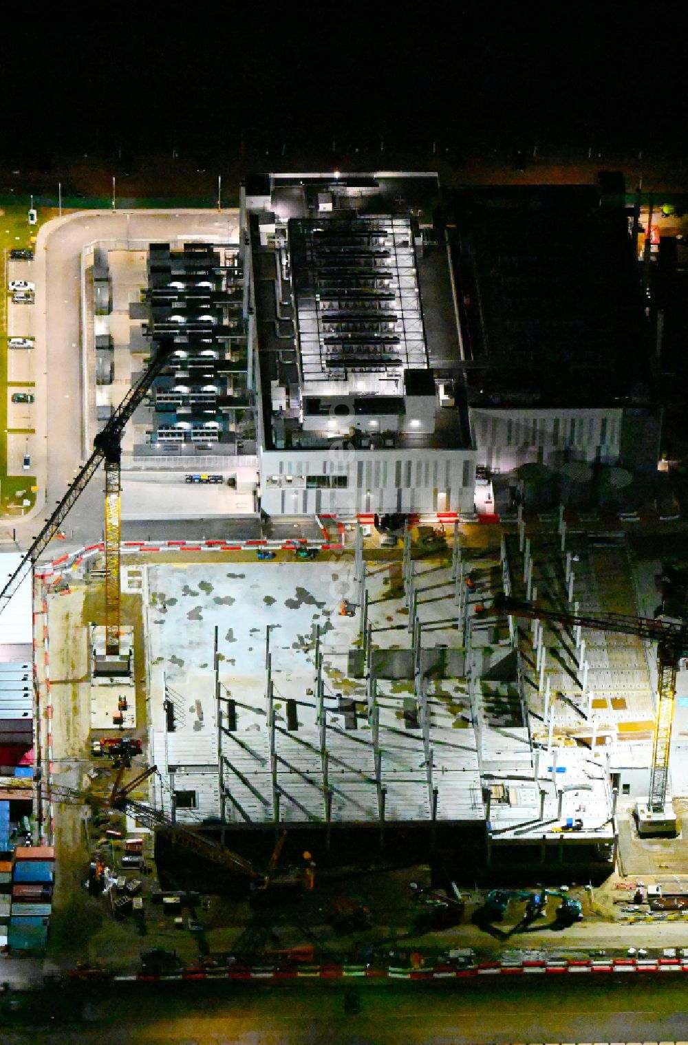 Mittenwalde bei Nacht von oben - Nachtluftbild Neubau des Rechenzentrums in Mittenwalde im Bundesland Brandenburg, Deutschland