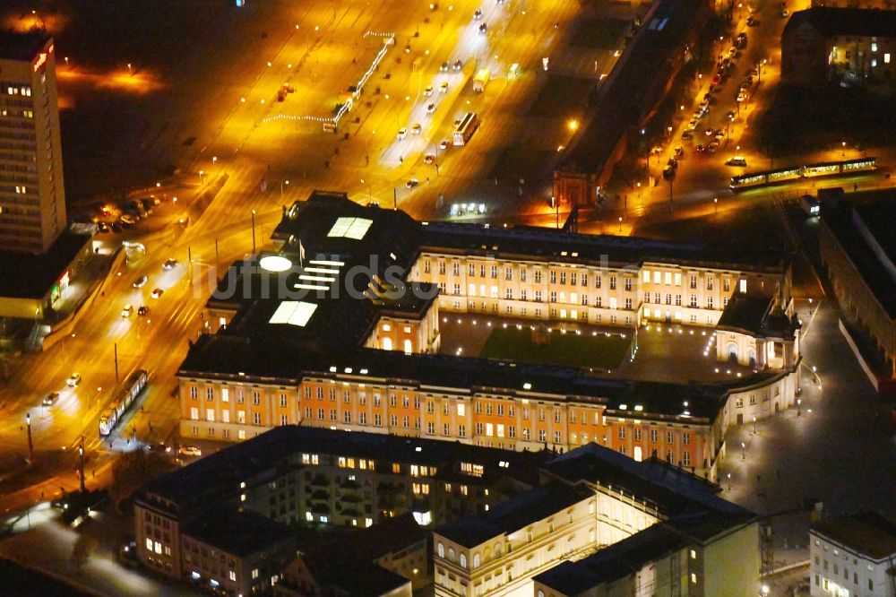 Nachtluftbild Potsdam - Nachtluftbild Neubau des Stadtschloß und Brandenburger Landtag in Potsdam im Bundesland Brandenburg