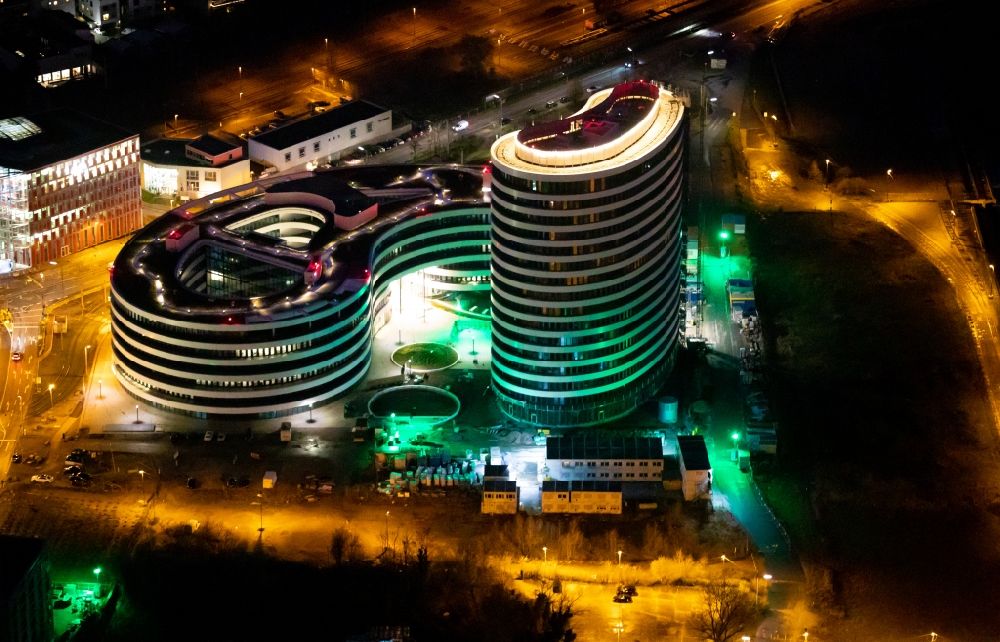 Düsseldorf bei Nacht von oben - Nachtluftbild Neubau trivago- Zentrale in Düsseldorf im Bundesland Nordrhein-Westfalen