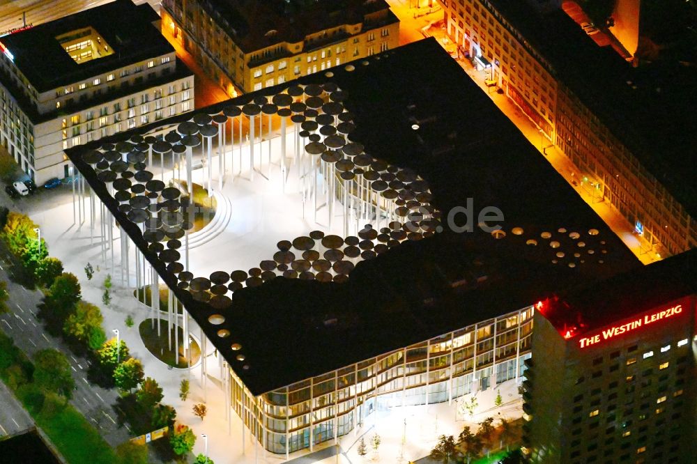 Leipzig bei Nacht von oben - Nachtluftbild Neubau des Verwaltungsgebäude SAB - Sächsische Aufbaubank in Leipzig im Bundesland Sachsen, Deutschland