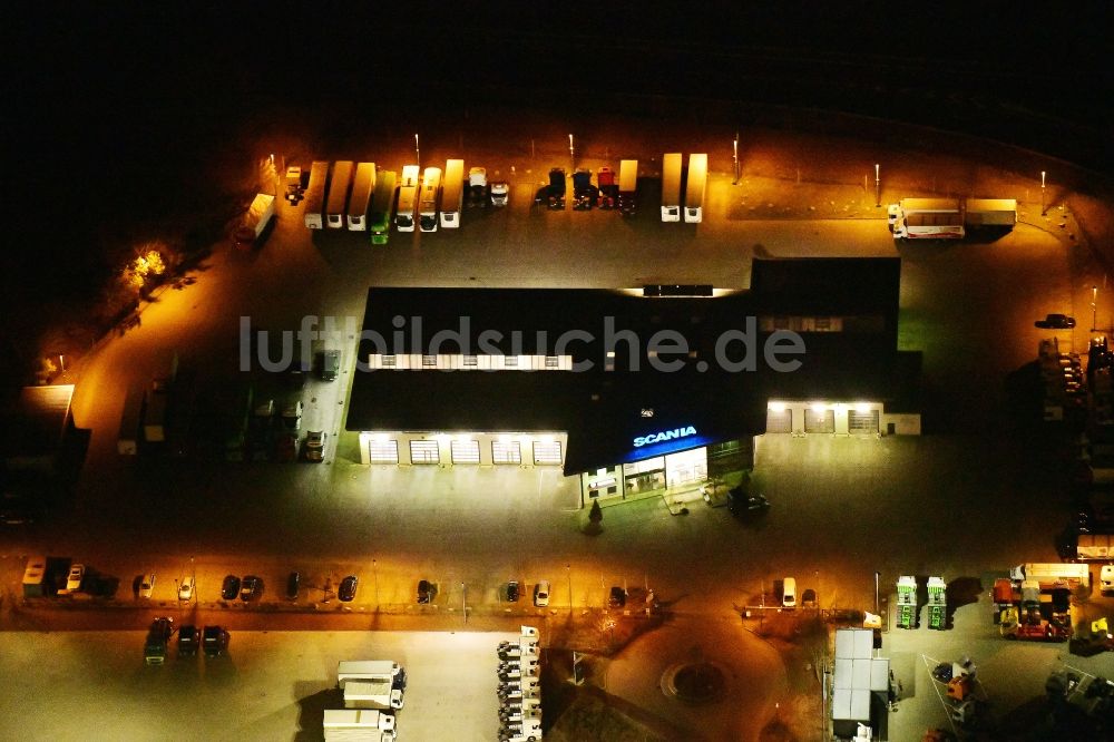 Nachtluftbild Ludwigsfelde - Nachtluftbild Nutzfahrzeug- und Spezialfahrzeughandel am Kastanienweg in Ludwigsfelde im Bundesland Brandenburg, Deutschland