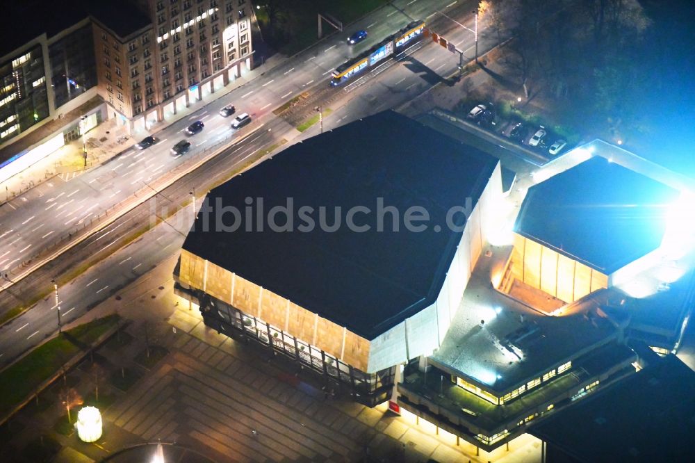 Nacht-Luftaufnahme Leipzig - Nachtluftbild Opernhaus Gewandhaus zu Leipzig am Augustusplatz im Ortsteil Mitte in Leipzig im Bundesland Sachsen, Deutschland
