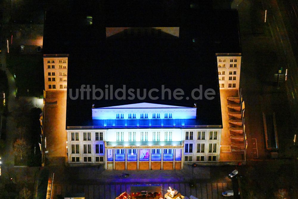 Leipzig bei Nacht aus der Vogelperspektive: Nachtluftbild Opernhaus in Leipzig im Bundesland Sachsen, Deutschland