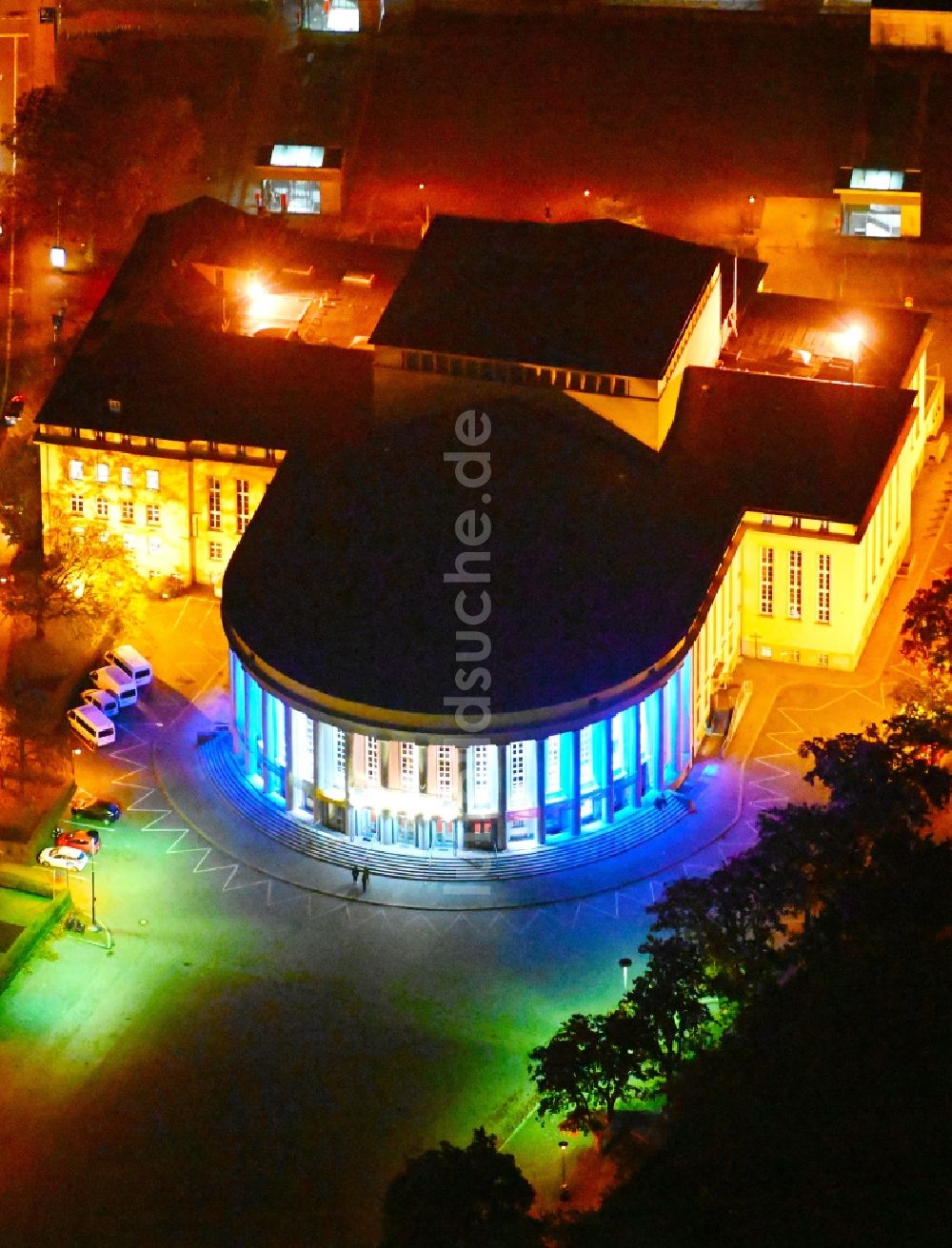 Saarbrücken bei Nacht von oben - Nachtluftbild Opernhaus Saarländisches Staatstheater in Saarbrücken im Bundesland Saarland, Deutschland
