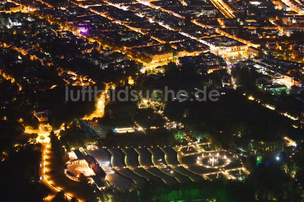 Potsdam bei Nacht aus der Vogelperspektive: Nachtluftbild Palais des Schloss Sanssouci zur Potsdamer Schlösser Nacht 2019 im Bundesland Brandenburg, Deutschland