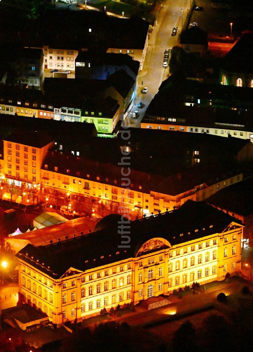 Nacht-Luftaufnahme Zweibrücken - Nachtluftbild Palais des Schloss am Schlossplatz in Zweibrücken im Bundesland Rheinland-Pfalz, Deutschland