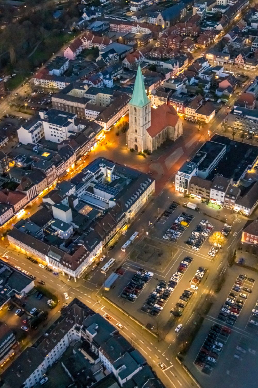 Nacht-Luftaufnahme Hamm - Nachtluftbild Platz- Ensemble Santa-Monica-Platz in Hamm im Bundesland Nordrhein-Westfalen, Deutschland