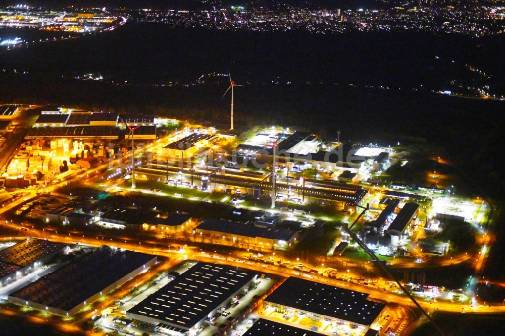 Nacht-Luftaufnahme Hamburg - Nachtluftbild Produktionshallen der TRIMET Aluminium SE im Ortsteil Altenwerder in Hamburg, Deutschland