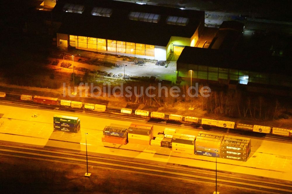 Nachtluftbild Frankfurt (Oder) - Nachtluftbild Rangierbahnhof und Güterbahnhof der Deutschen Bahn im Ortsteil Rosengarten in Frankfurt (Oder) im Bundesland Brandenburg, Deutschland