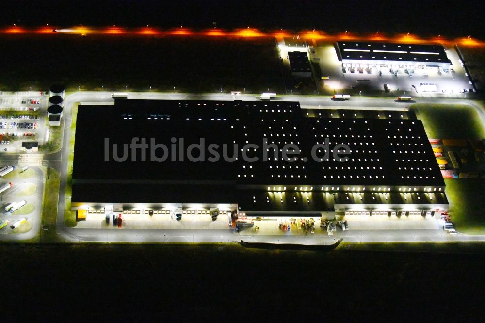 Nachtluftbild Oranienburg - Nachtluftbild REWE- Logistikzentrum in Oranienburg im Bundesland Brandenburg, Deutschland