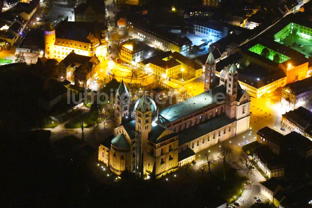 Nacht-Luftaufnahme Speyer - Nachtluftbild Romanischer Dom zu Speyer im Bundesland Rheinland-Pfalz, Deutschland