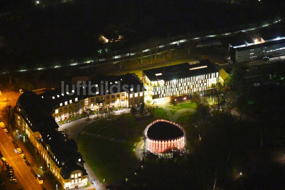 Nacht-Luftaufnahme Hamburg - Nachtluftbild Schulgebäude der Bucerius Law School im Ortsteil Sankt Pauli in Hamburg, Deutschland