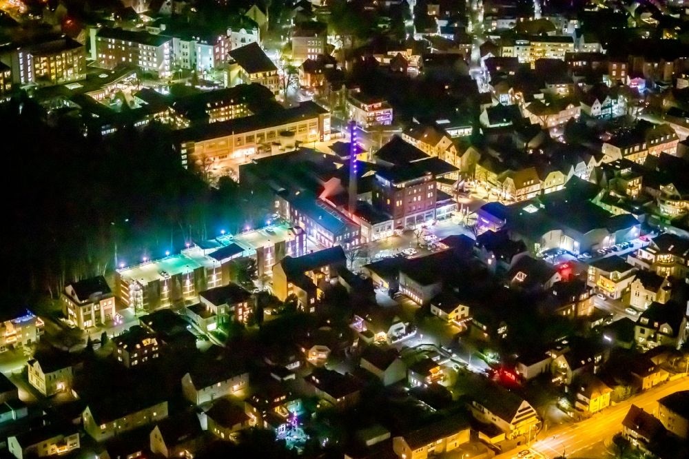 Unna bei Nacht von oben - Nachtluftbild Schulgebäude der Volkshochschule am Lindenplatz in Unna im Bundesland Nordrhein-Westfalen, Deutschland