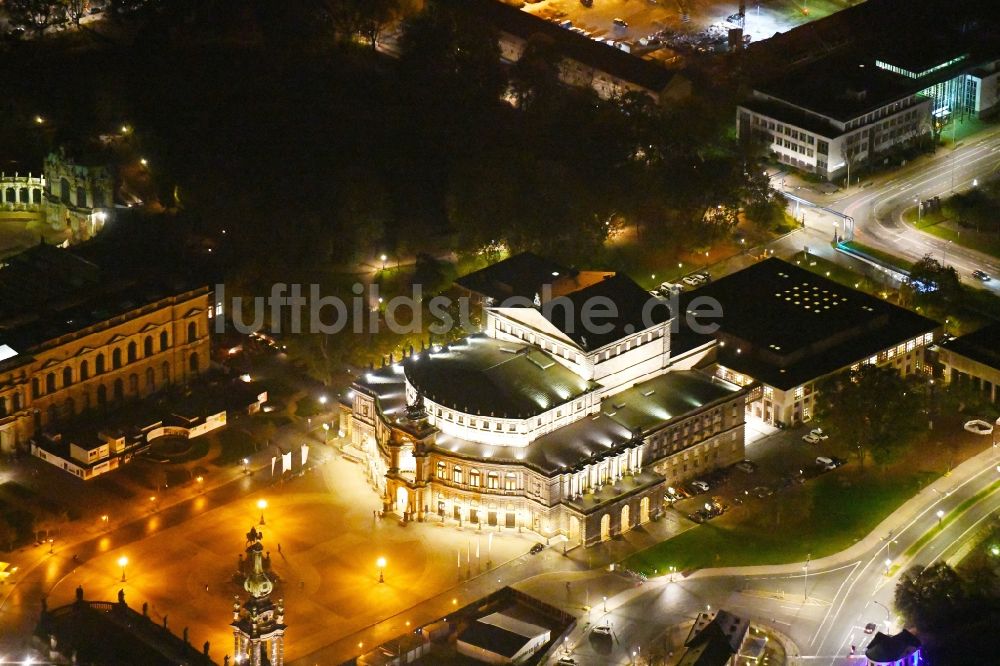 Nacht-Luftaufnahme Dresden - Nachtluftbild Semperoper am Theaterplatz in Dresden im Bundesland Sachsen, Deutschland
