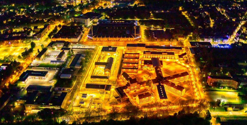 Nacht-Luftaufnahme Bochum - Nachtluftbild Sozialtherapeutische Anstalt (SothA) der Justizvollzugsanstalt JVA in Bochum im Bundesland Nordrhein-Westfalen, Deutschland